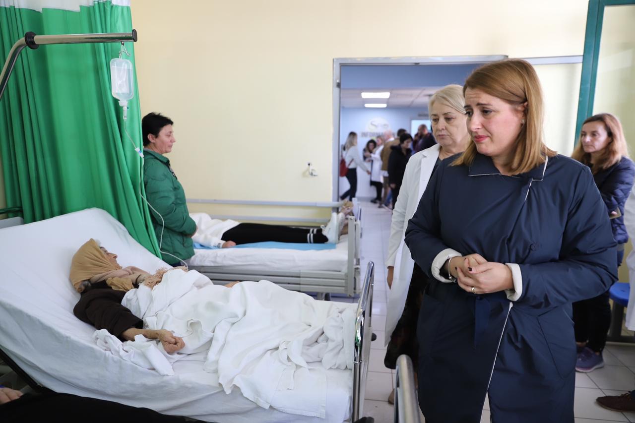 Manastirliu në Spitalin e Durrësit: Ekipet mjekësore në gatishmëri, po trajtohen 600 të lënduar ne spitale