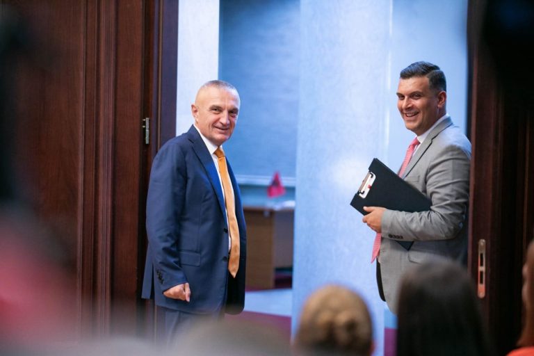 “U prezantua si diplomat”, Presidenca shkresë prokurorisë: Verifikoni numrin që telefonoi Blushin
