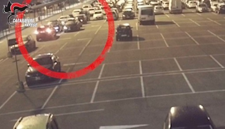 “Mjeshtrat” shqiptarë arrestohen në terminal duke vjedhur “Range Rover”-in e radhës (VIDEO)