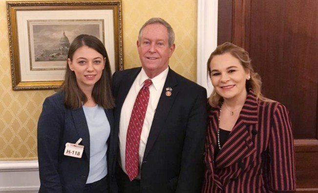 Kryemadhi takohet me dy kongresmenë: Prezencë më të madhe të SHBA në Shqipëri