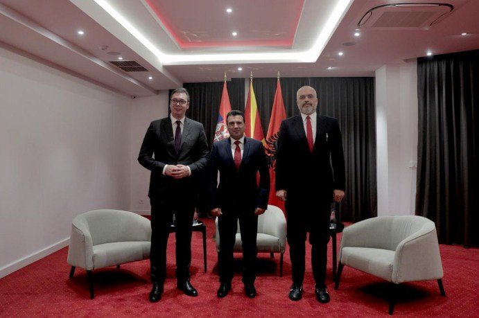 Takimi në Ohër, publikohen fotot e takimit Zaev-Rama-Vuçiç