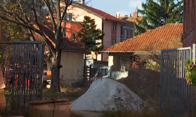 Rrëmbehet 17-vjeçarja bashkë me fëmijën, prindërit akuzojnë familjen e ish-dhëndrrit nga Durrësi