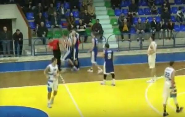 Skandali në basketboll, ja çfarë rrezikon lojtari i Tiranës