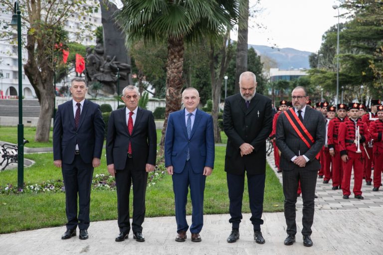 Shqipëria 107 vjet e pavarur bën bashkë Presidentin e Kryeministrin në Vlorë, Meta: Nderimi më i mirë që mund të bëjmë është…