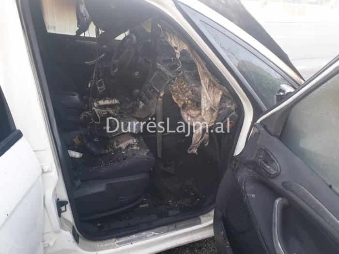DETAJET/ Si shpëtoi pa u dëmtuar shoferja e mjetit që u përfshi nga flakët në Durrës