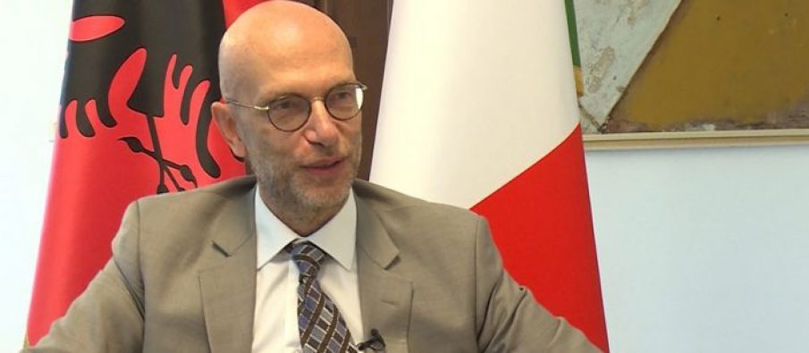 Kushtetuesja, ambasadori italian thirrje politikës: Gjykata duhet të ngrihet sa më parë!