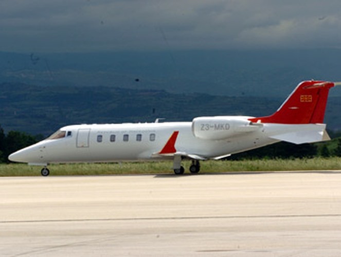 Aeroplanit qeveritar i bllokohet rrota dhe pëson avari, bën ulje urgjente në pistë