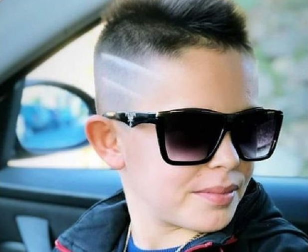 Varëse me shqiponjë dhe flokët si Ronaldo, Alvin Berisha nuk njihet më!