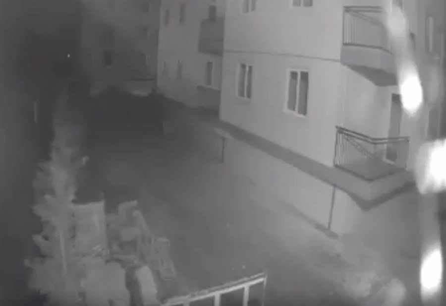 30 sekondat e tmerrit, shihni si tundet pallati (VIDEO)