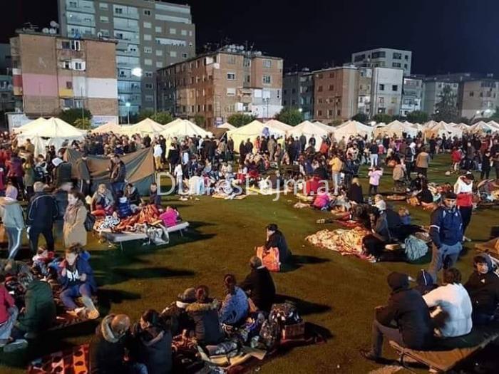 Ku të paraqiten të prekurit nga dëmet e tërmetit; 1500 veta akomodohen te çadrat e stadiumit
