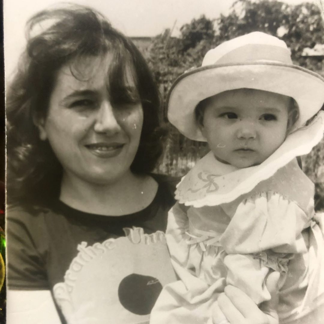 E ëma ka ditëlindjen, moderatorja e uron me fjalë zemre: Jam nënë vetë e sërish kam nevojë për ty