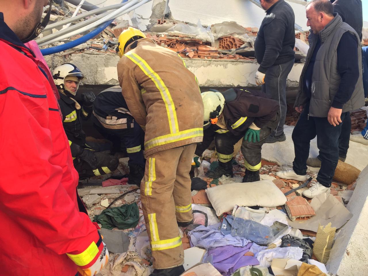 28-vjeçari nxirret i gjallë nga rrënojat e hotelit në Durrës