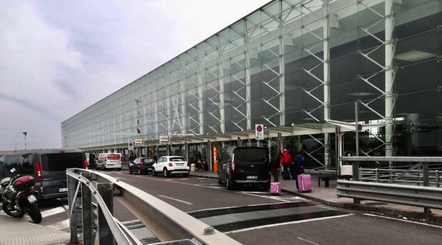 Shqiptari kapet me dokumente false në aeroportin italian