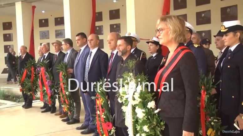 Ceremoni solemne për 75-vjetorin e Çlirimit të Durrësit (VIDEO)