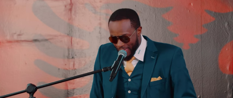 Reperi afrikano-shqiptar sjell një këngë për Shqipërinë dhe Kosovën në prag të festave të nëntorit