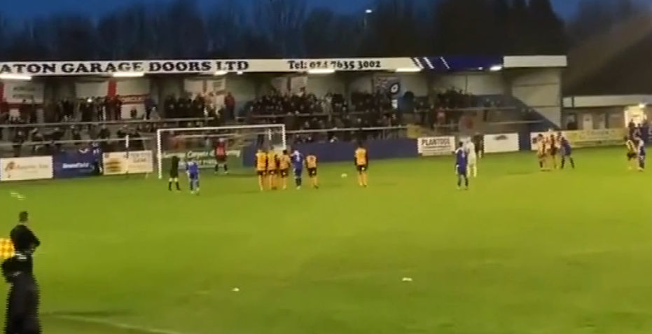 Çudia nga Anglia, ekzekuton penalltinë, por rrezikon jetën e tifozëve