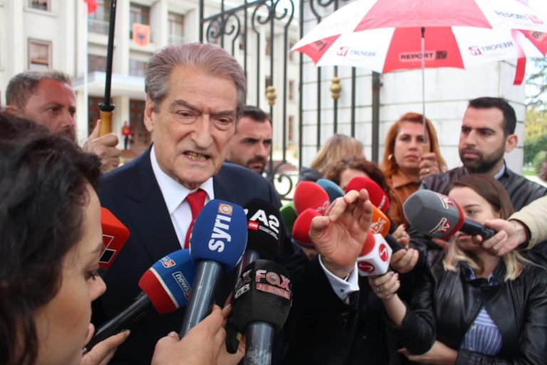 A do ta shpërndante Parlamentin nëse do ishte në vend të Metës? Ja çfarë thotë Berisha