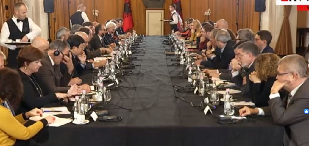 Rama: Investigimi i banesave të bëhet me 4 sy, 2 shqiptarë dhe 2 të huaj