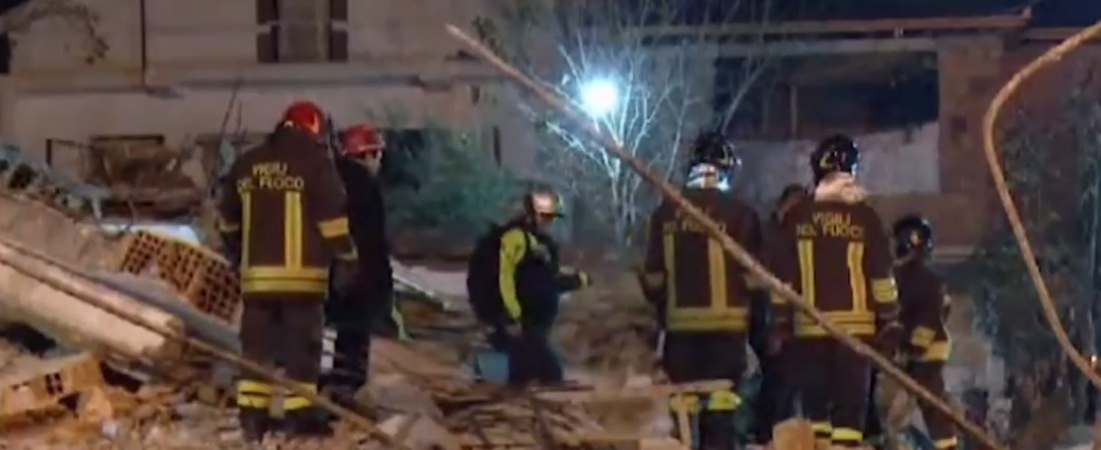 Operacionet e shpëtimit në Durrës do vijojnë gjithë natën, angazhohen edhe qentë e stërvitur