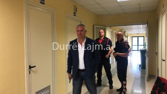 Ekskluzive/ Durrës, ja dhoma ku është vendosur prokurori Arjan Ndoja (FOTO & VIDEO)