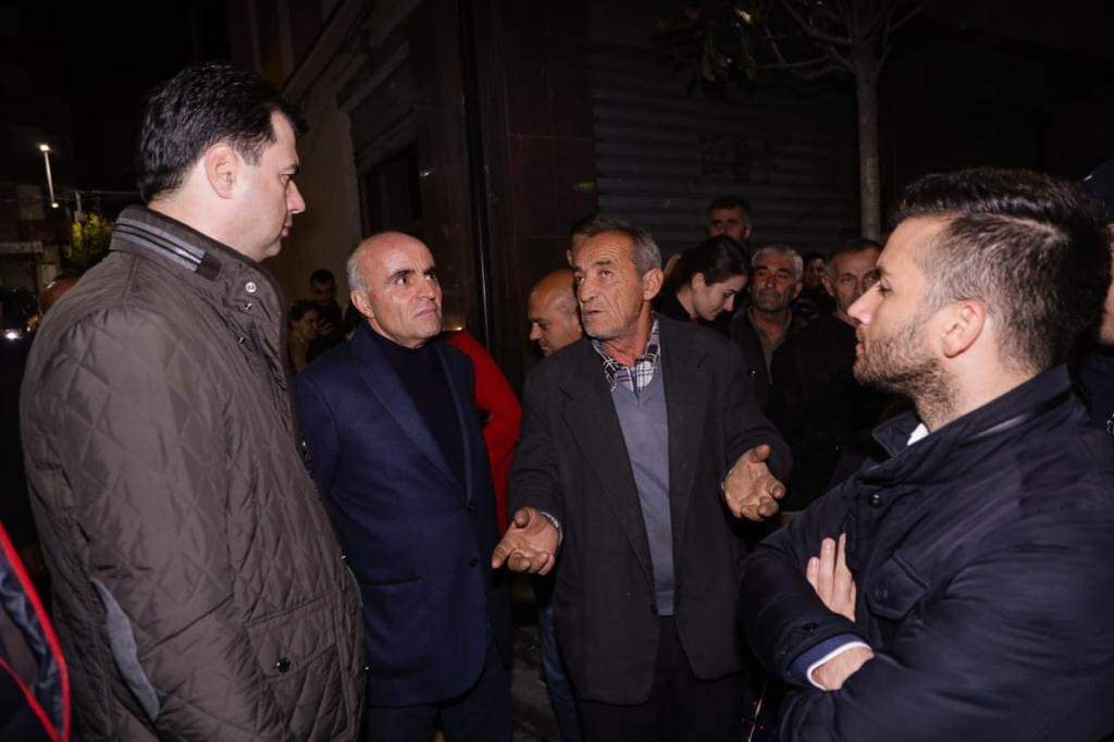 Basha: Banorët e Kavajës dhe Vorës kanë nevojë për ndihmë urgjente