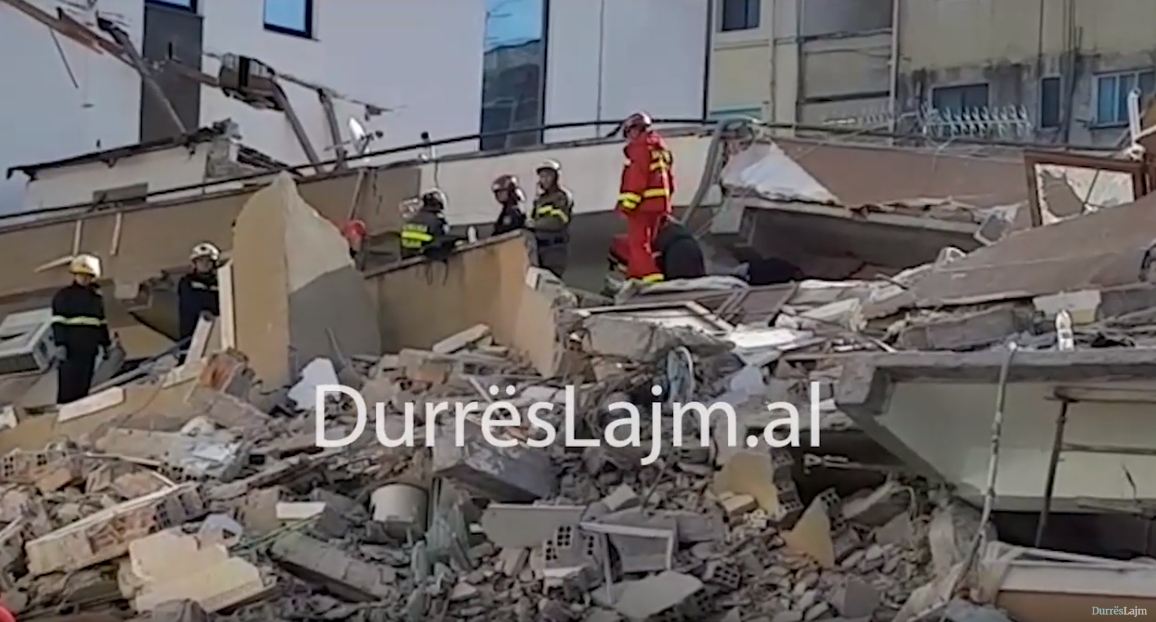 Në luftë me rrënojat/ Ekipe të huaja shpëtimi në Durrës (VIDEO)