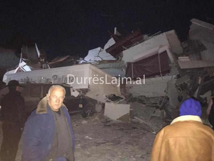 Banorja e Durrësit rrëfen për hotelet e shembura në zonën e plazhit (VIDEO)