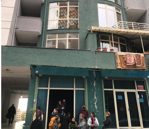 Bashkia e Tiranës thirrje qytetarëve: Largohuni nga shtëpitë e pabanueshme