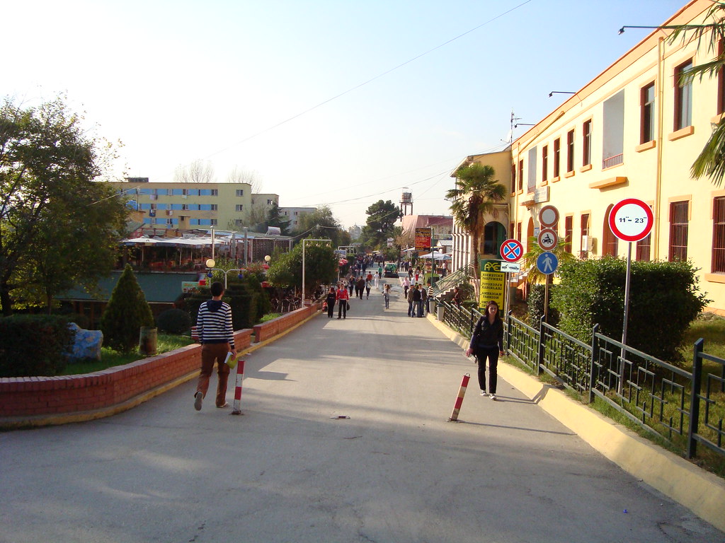 Sherr në Qytet Studenti/ Ngacmojnë vajzat në leksion, disa të shoqëruar