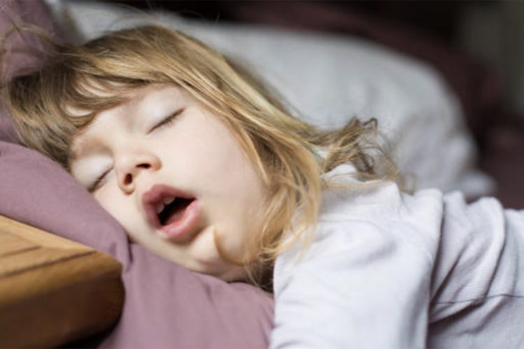 Një orë gjumë më tepër – Efektet e papritura dhe ndikimi në organizëm