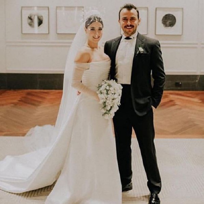 Aktorja turke bëhet nënë për herë të parë