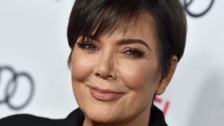 Mamaja e motrave të famshme mbush 64 vjeçe (VIDEO)