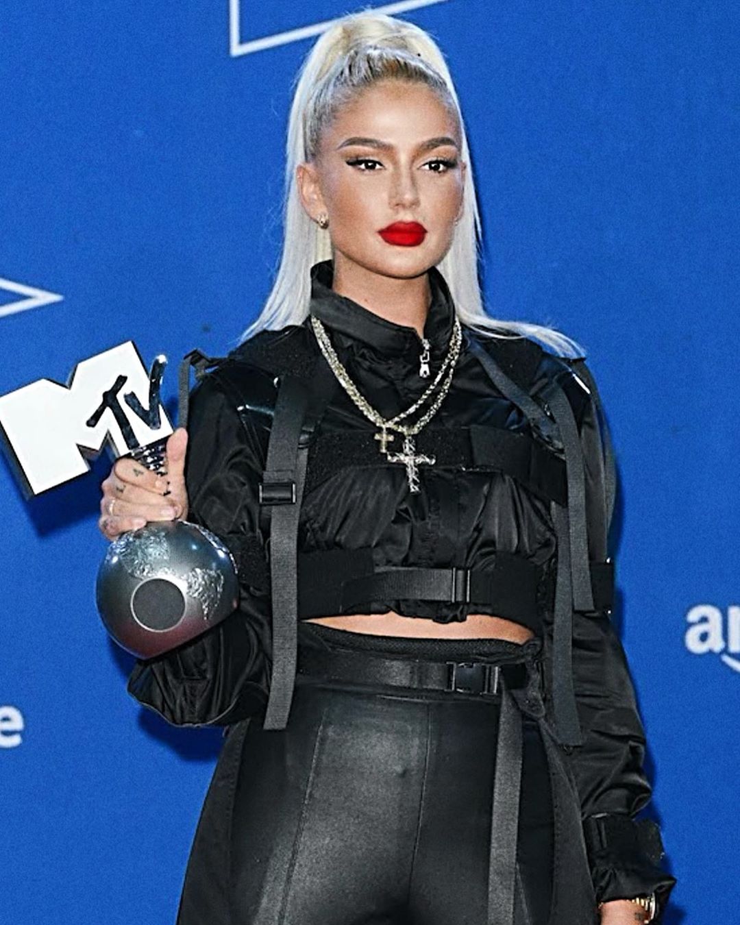 Reperja shqiptare takim miqësor me Ronaldon (FOTO)