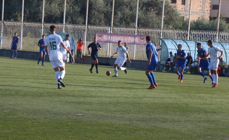 “Luftë” sërish te moshat, arbitri akordon 7 kartona të kuq në Kavajë