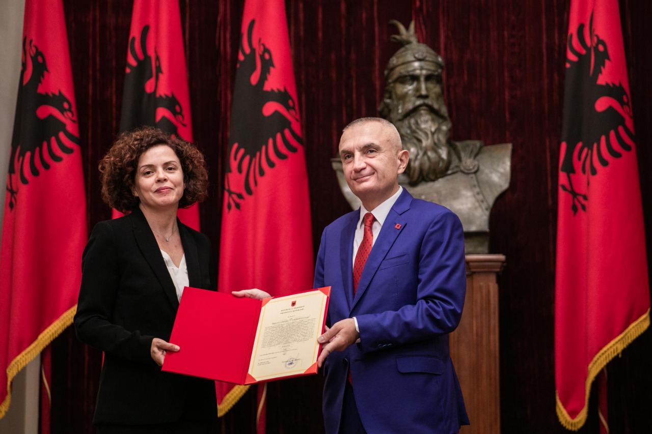 Zëri i Amerikës: Gjykata Kushtetuese njeh Xhaferllarin si anëtare të saj