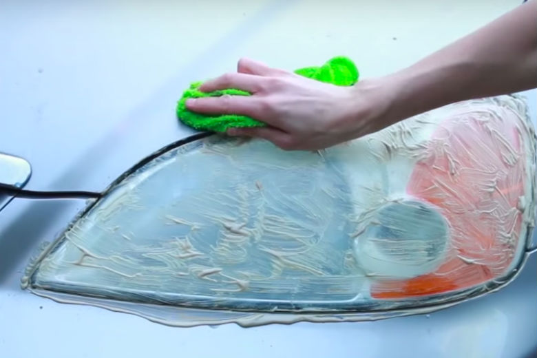 Nga Colgate, te Coca Cola/ 5 gjërat që ju duhen për ta mbajtur makinën si të re