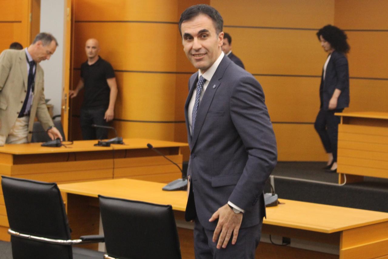 “Nipi i prokurorit të egër të diktaturës”, reagon kandidati për kryeprokuror Olsian Çela