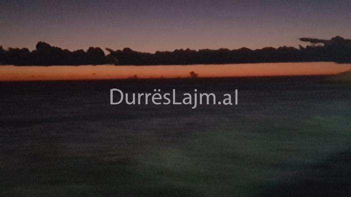 Pamje të rralla të perëndimit në Durrës 4 ditë pas tërmetit (FOTO)