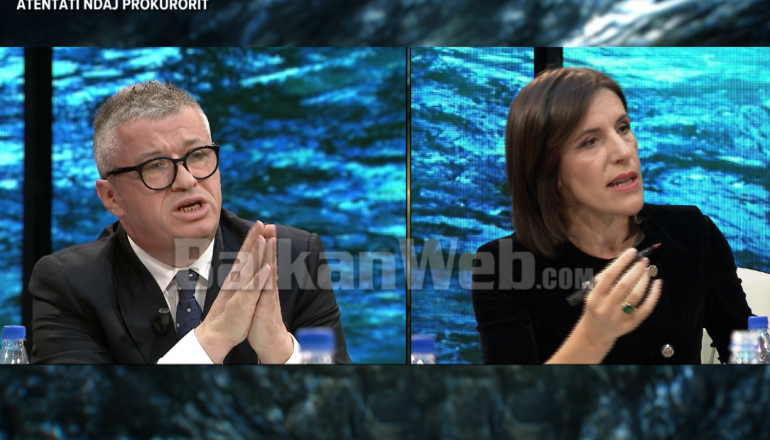 “E paedukatë”, gazetarja debat me Alfred Pezën: Kërko falje!