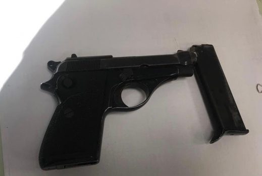 Arrestohet i riu, qëlloi me pistoletë ndaj makinës së xhaxhait