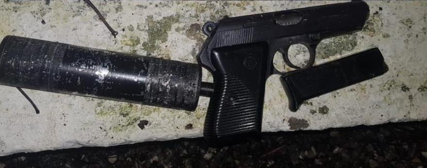 Kërcënoi me armë bashkëshorten, në pranga 53-vjeçari