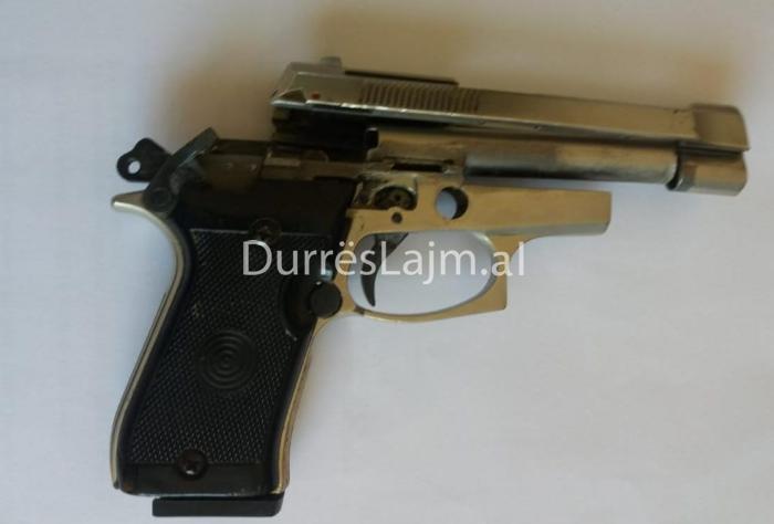 Policia e Durrësit kontrolle në shkolla, 13-vjeçari kapet me pistoletë