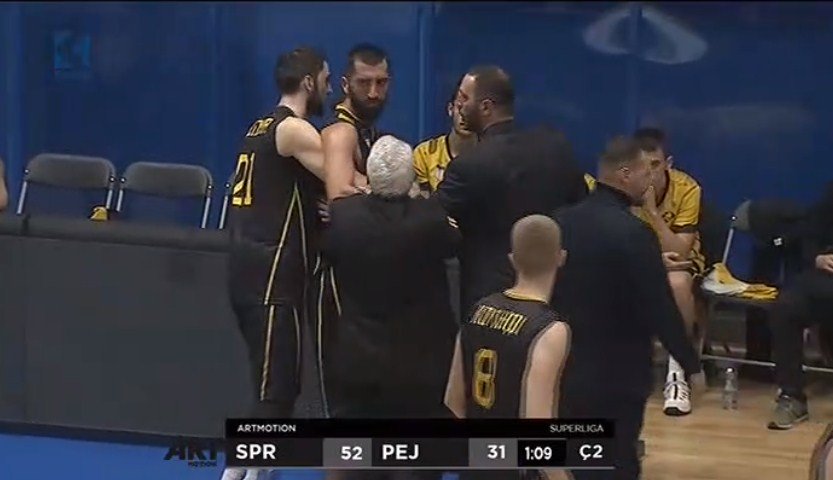 Plas edhe në Kosovë, basketbollisti ‘sherr’ me gjyqtarin