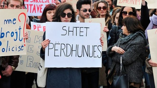 Skandali i përdhunimit të nxënëses në Kosovë, ngrihen akuzat për gjashtë personat