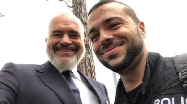 Rama takon një mik të veçantë: Të fala nga policia shqiptare e Zvicrës (VIDEO)