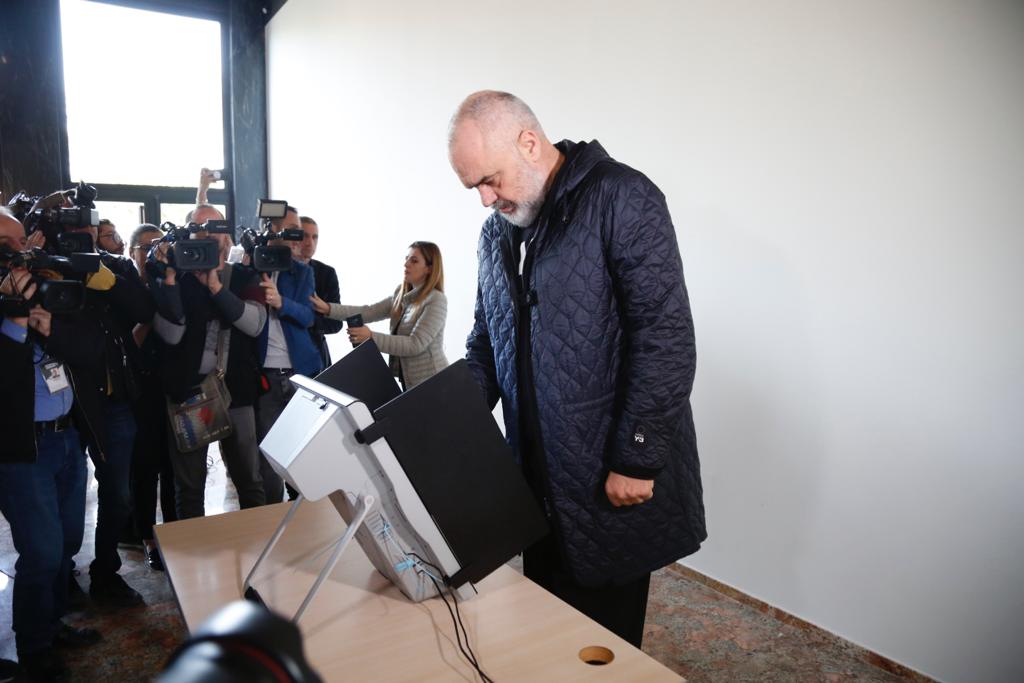 Rama për kandidatët gënjeshtarë: Virgjëresha që iu ngjajnë shtëpive të qejfit e që predikojnë moral