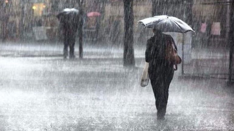 Vazhdojnë stuhitë e shiut, parashikimi i motit për këtë të enjte