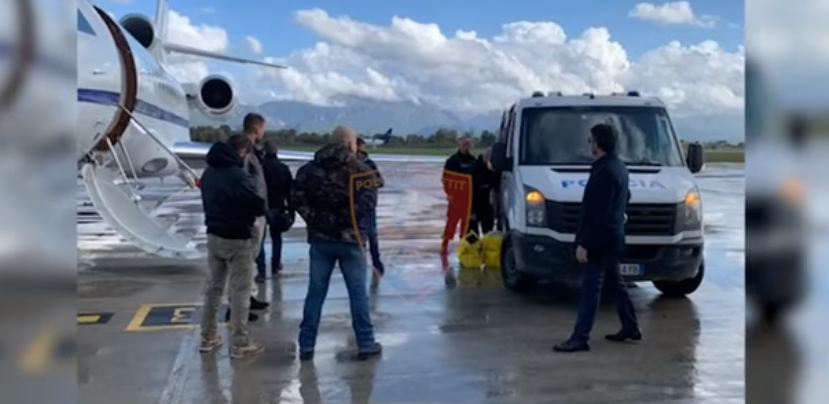 Ekstradohen drejt Italisë tre shqiptarë, të kërkuar për vepra të rënda (VIDEO)