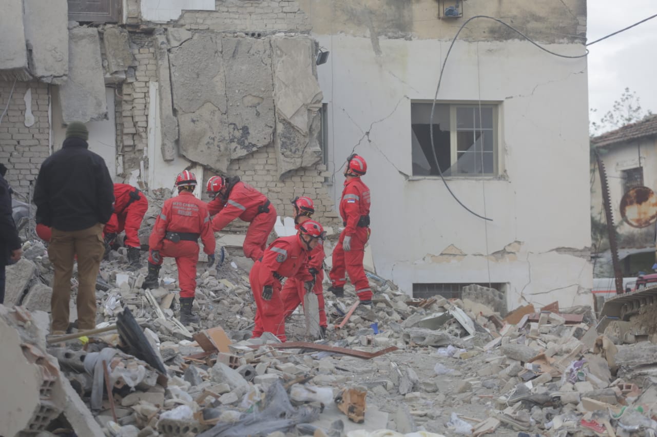 EMRAT/ Konfirmohen 39 viktima nga tërmeti