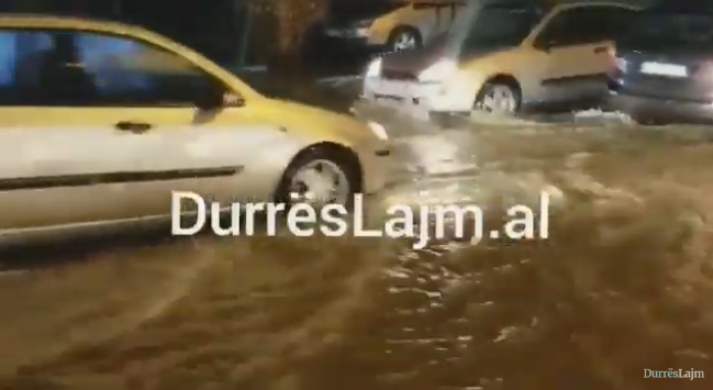Situatë kaotike/ Përmbyten sërish rrugët e Durrësit (VIDEO)